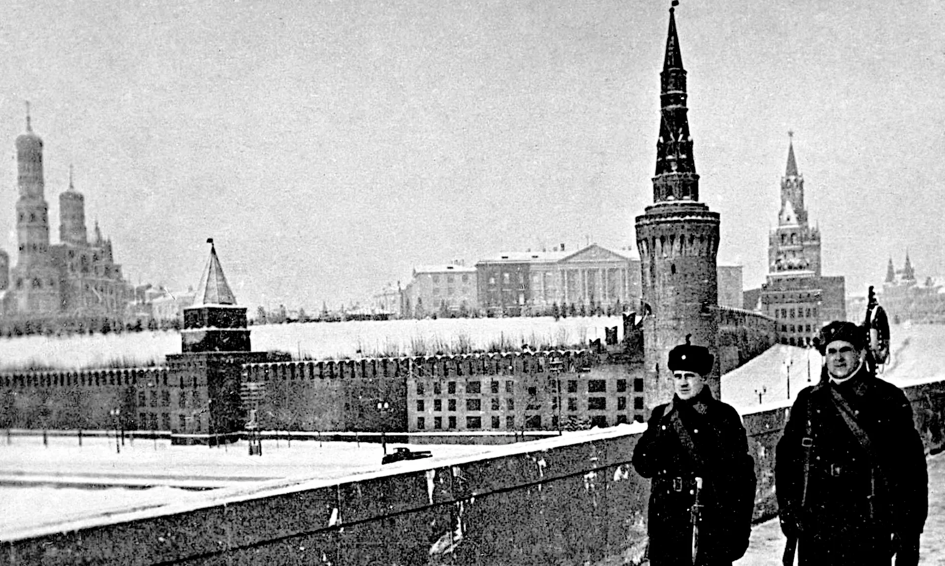 Подготовка к параду 7 ноября 1941 года