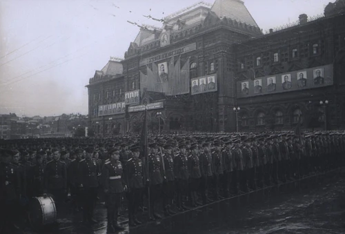 Участники Парада Победы. А.В. Устинов. 1945