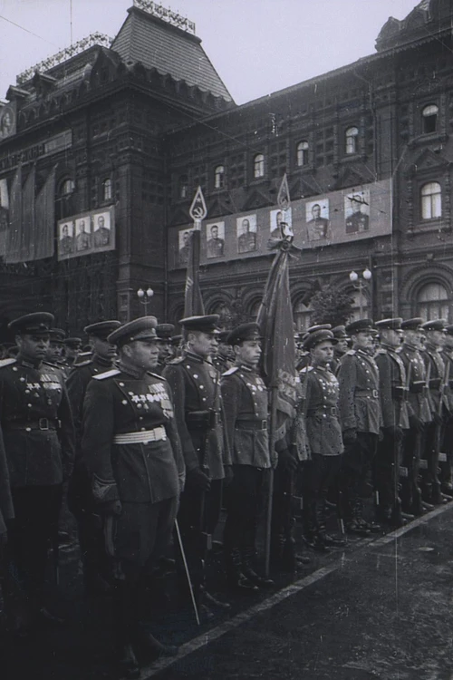 Участники Парада Победы. А.В. Устинов. 1945