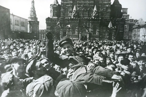 День Победы 9 мая 1945 г. На Красной площади. Е.Умнов