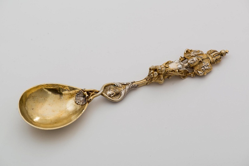 Выставка «Ложка, вилка, нож. Драгоценные предметы сервировки стола XVII – начала XX вв.»